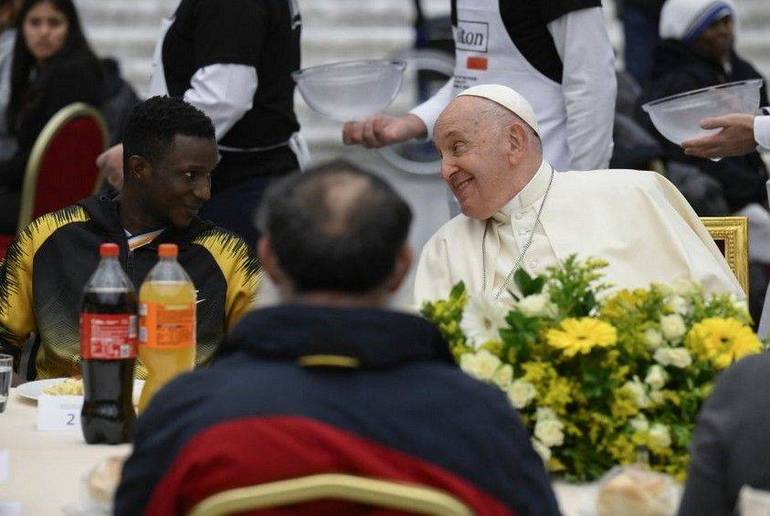 PAPA FRANCESCO: solo se serve i poveri la Chiesa diventa sé stessa